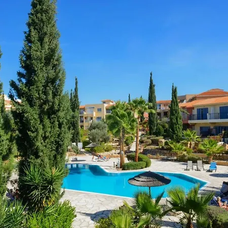 Regina Gardens - Modern 2 Bed Maisonette * Paphos