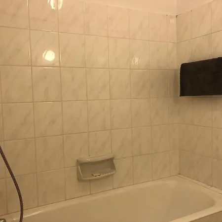 Regina Gardens - Modern 2 Bed Maisonette Holiday home *