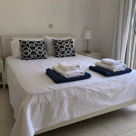 Regina Gardens - Modern 2 Bed Maisonette Holiday home *