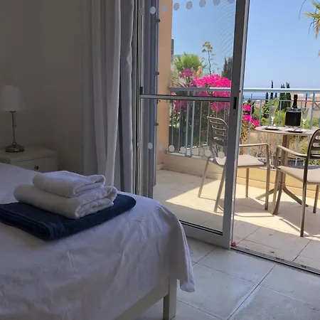 Regina Gardens - Modern 2 Bed Maisonette Paphos