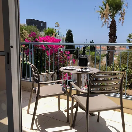 Regina Gardens - Modern 2 Bed Maisonette Holiday home *