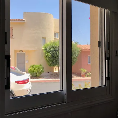 Regina Gardens - Modern 2 Bed Maisonette Holiday home