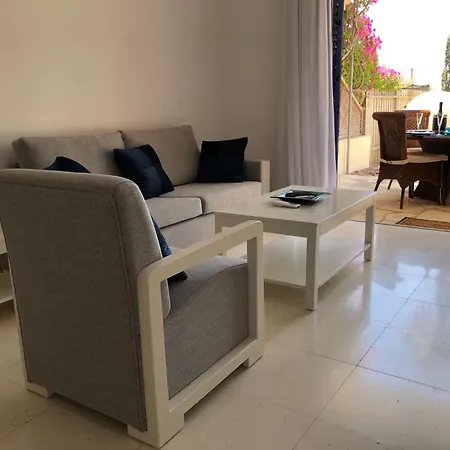 Regina Gardens - Modern 2 Bed Maisonette *