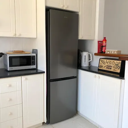 Regina Gardens - Modern 2 Bed Maisonette 度假居 Paphos