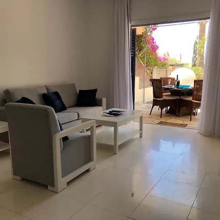 Regina Gardens - Modern 2 Bed Maisonette Пафос